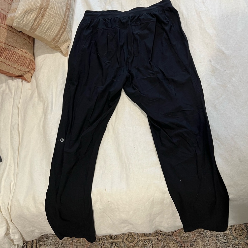 Men’s Lululemon stretch sweatpants